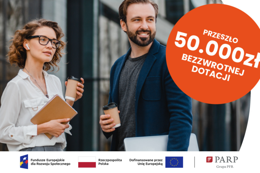 Obrazek przedstawia kobietę i mężczyznę trzymających papierowy kubek